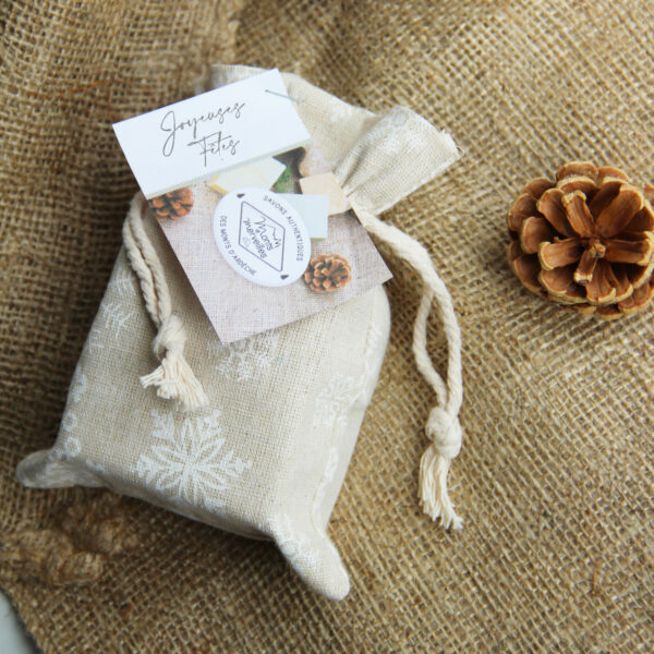 pochon-cadeau-Noël-Monts-et-Merveilles-savon-d-ardèche